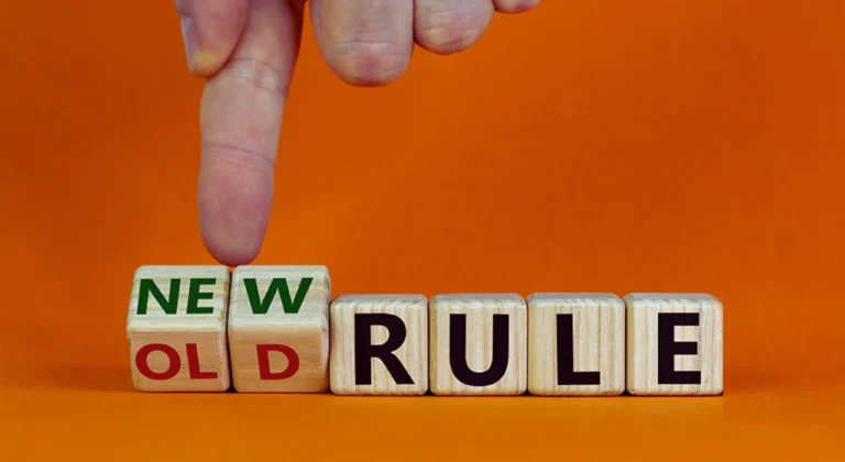 1 जनवरी 2026 से बदल जाएंगे कई बड़े नियम: पैन-आधार, क्रेडिट स्कोर, राशन कार्ड और सैलरी पर सीधा असर